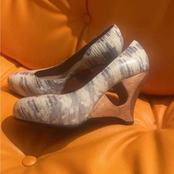 Anthropologie Schuler + Sons Snakeskin Wooden Wedges Sz 7.5 - Picture 6 of 7